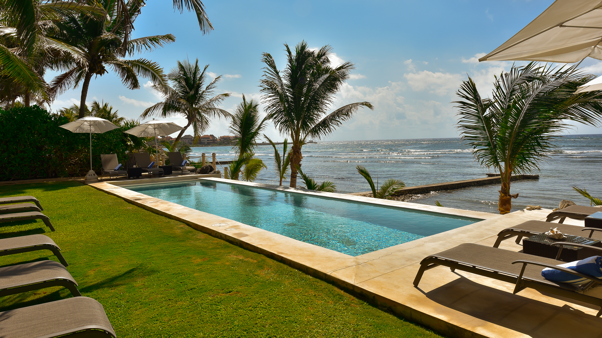 poolside hacienda del mar