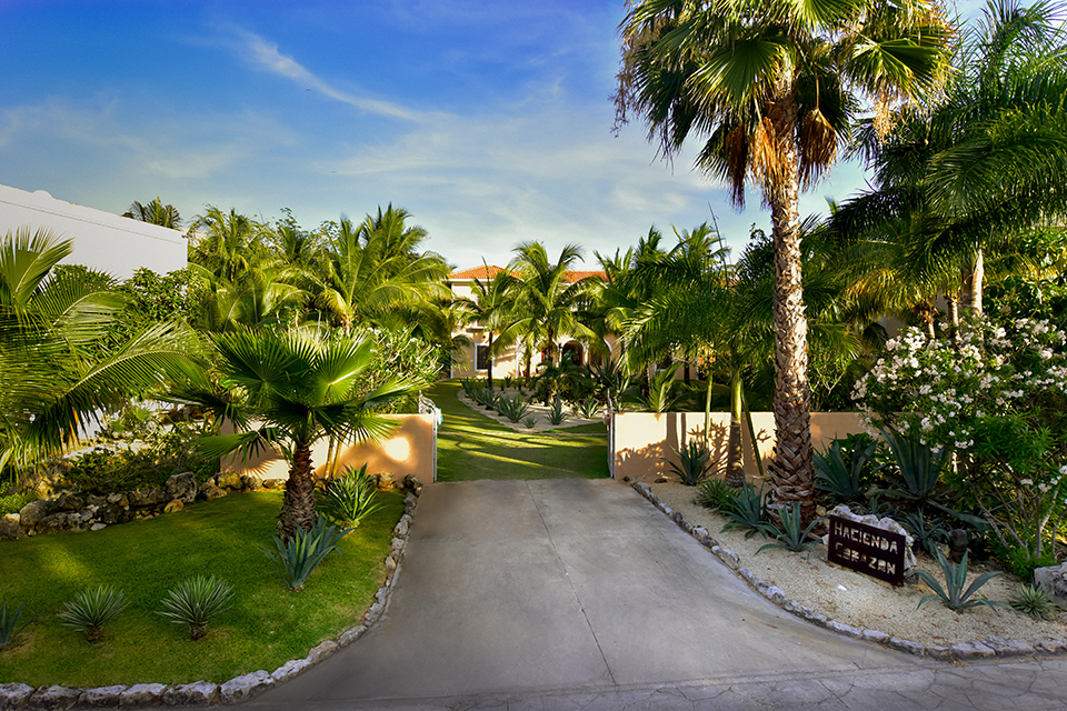 entrance hacienda corazon